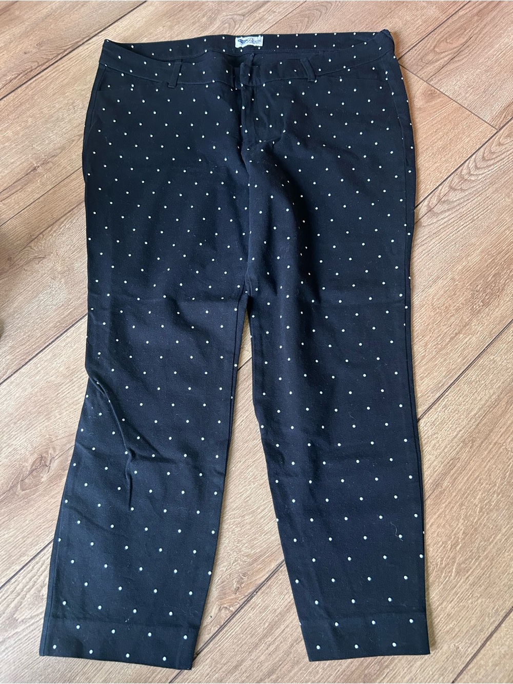 Old Navy Pixie Cropped Pants- 16